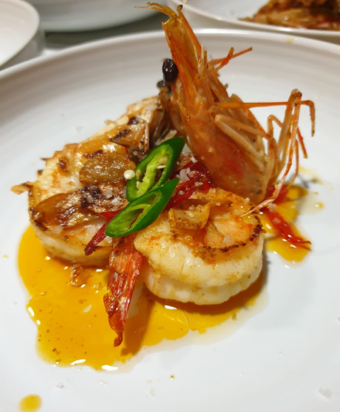 seafood platter at 81 palms beachfront restaurant